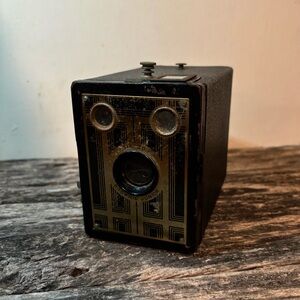 ☁️ Vintage Brownie Junior Six - 20 Box Camera - Black